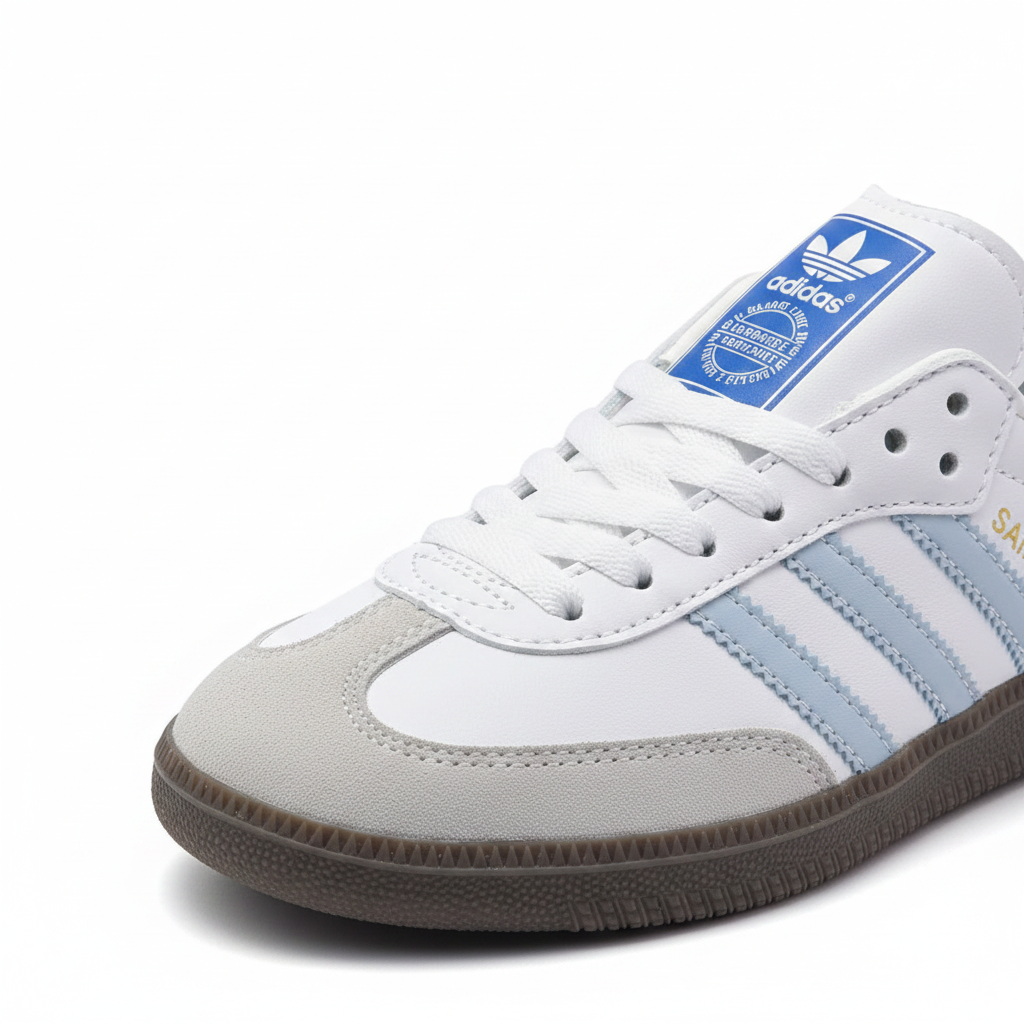 Adidas Samba Dama detalle logo fondo blanco