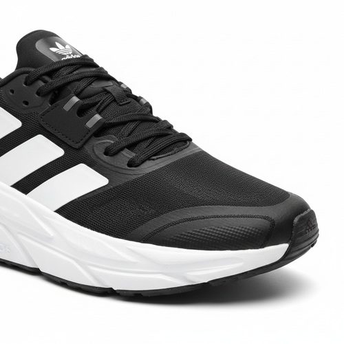 Adidas Dizrub detalle logo fondo blanco